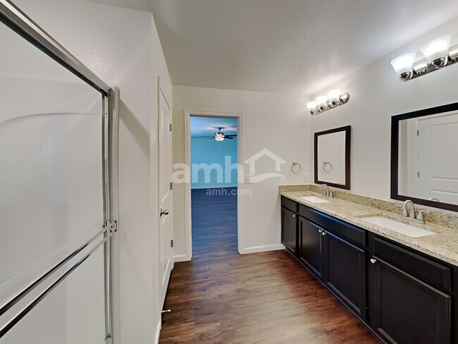 Building Photo - 5023 Highland Crest Dr