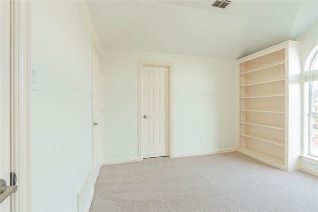 Building Photo - 4465 Longfellow Dr