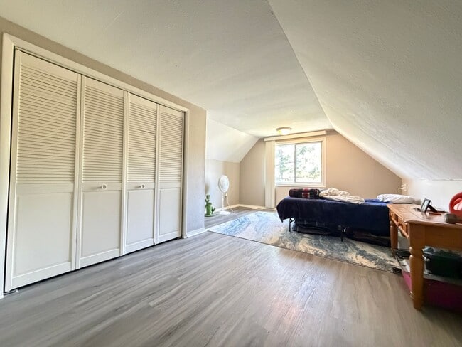 Building Photo - 2 Bedroom Home - Open August 1st!