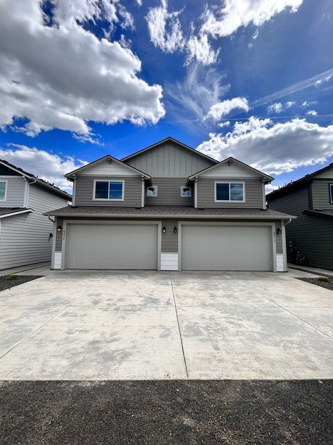 Building Photo - 4800-4802 E Fairview Ave