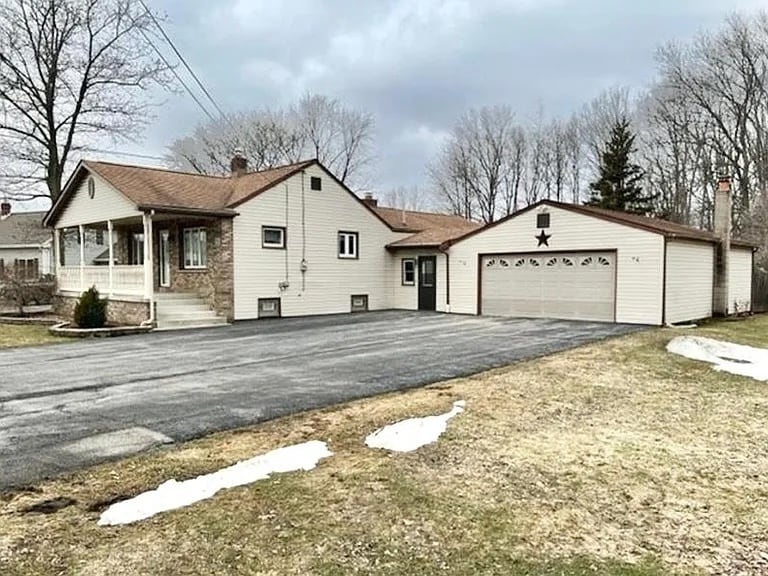 Building Photo - 7020 Laur Rd