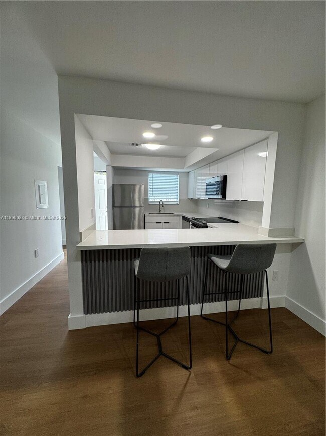 Building Photo - 1460 SW 24th Ct