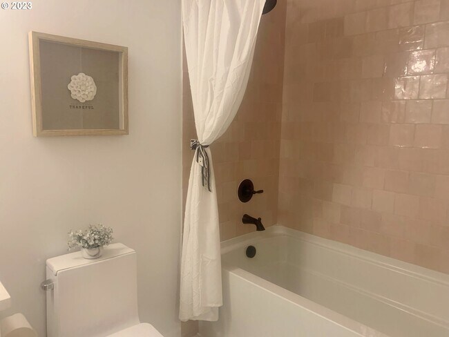 Building Photo - 2020 Wembley Park Rd