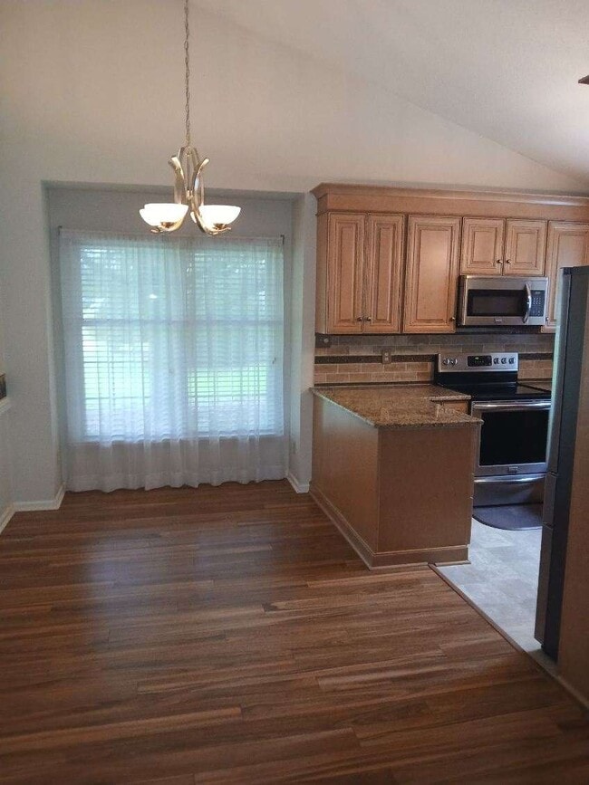 Building Photo - 215 Forest Oaks Dr