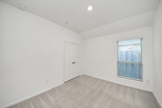 Building Photo - 30327 Tall Fescue Dr