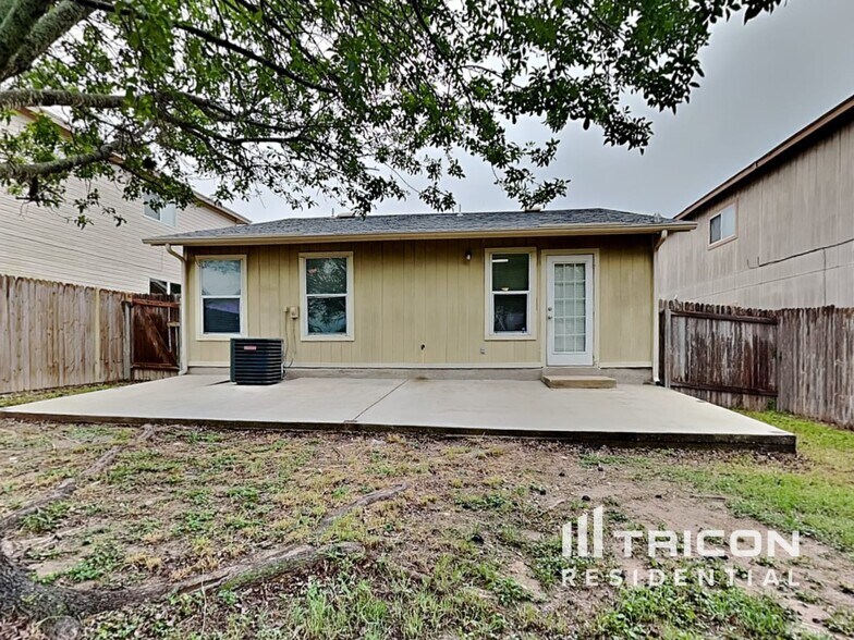 Building Photo - 3014 Edison Crest