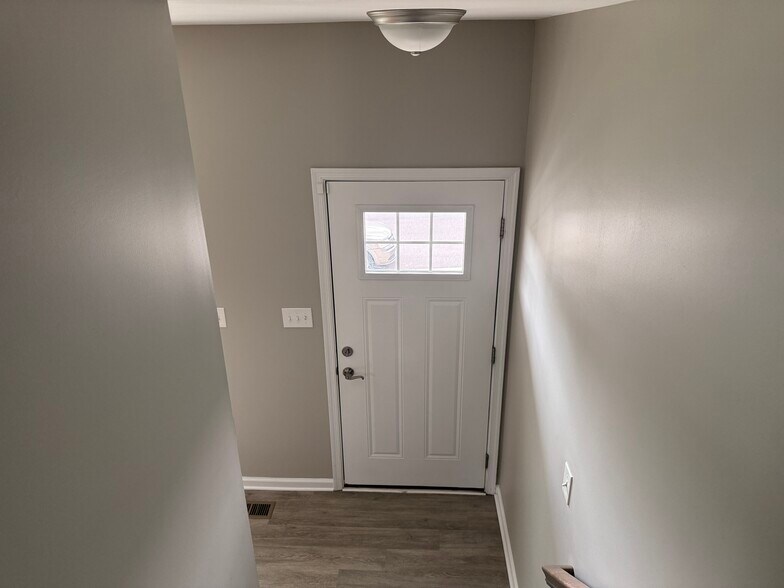 Building Photo - 270 Mabdarin Dr