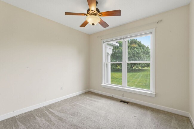 Building Photo - Experience a private retreat just beyond the city limits of Winchester where scenic beauty and re...