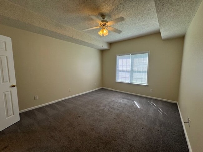 Building Photo - Condo in Holton Place