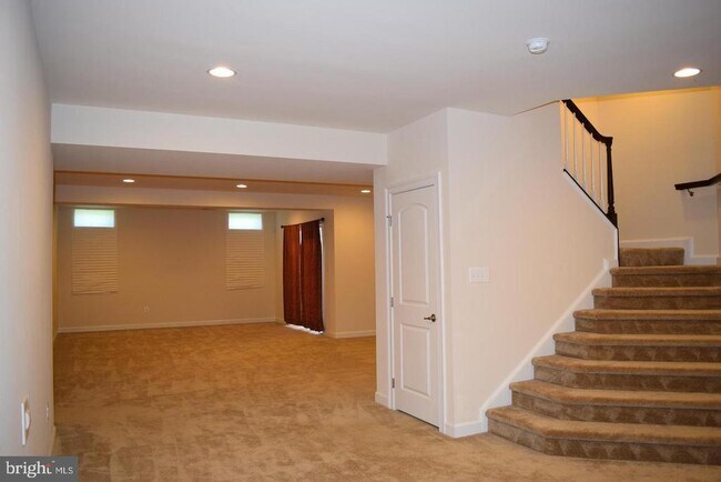 Building Photo - 42159 Tecumseh Hills Dr