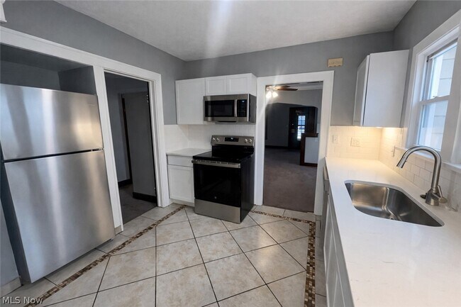 Building Photo - 7014 Thornton Dr