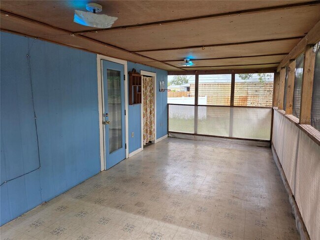Building Photo - 1305 Sweeney Dr