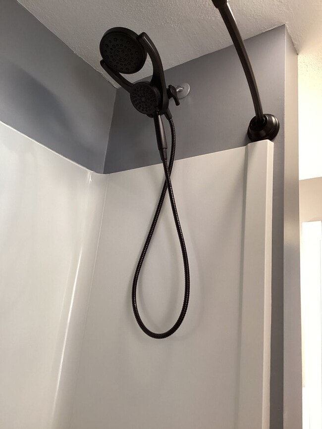 Building Photo - Beautifully Updated Half Duplex in the Boro