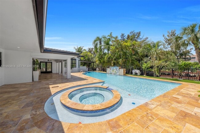 Building Photo - 5120 Carillo St