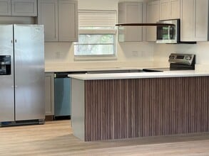 Building Photo - Newly Remodeled - 3 bedroom 2 bath - Ready to Move In!