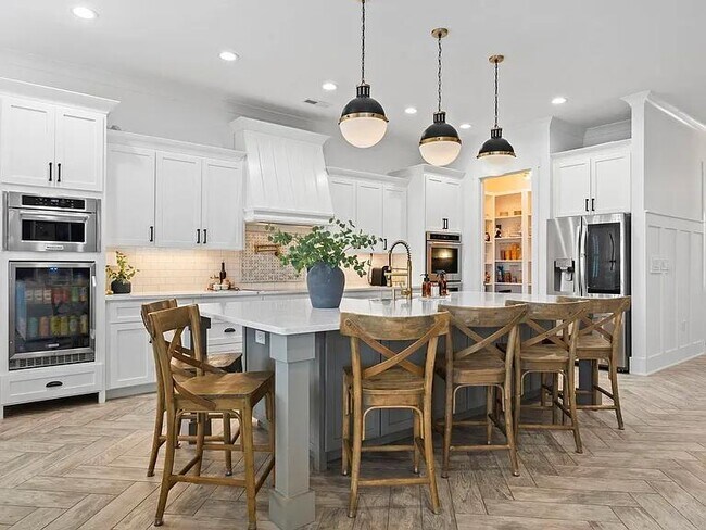 Building Photo - 1100 Whispering Winds Dr