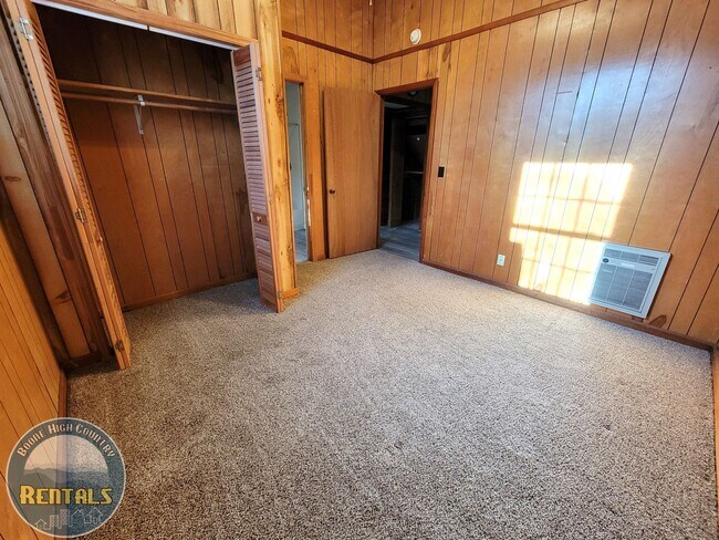 Building Photo - Two Bedroom Apartment on Shulls Mill Road
