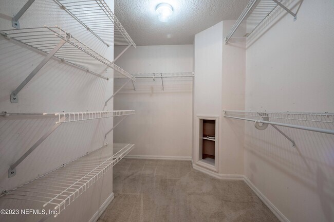 Building Photo - 13 Clear Ct