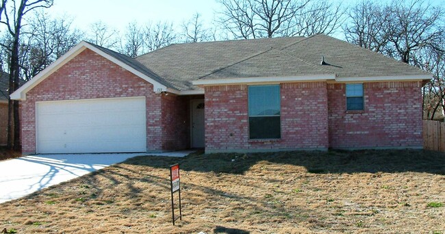 Primary Photo - Brick 3 bedroom 2 bath 2 car garage Close ...