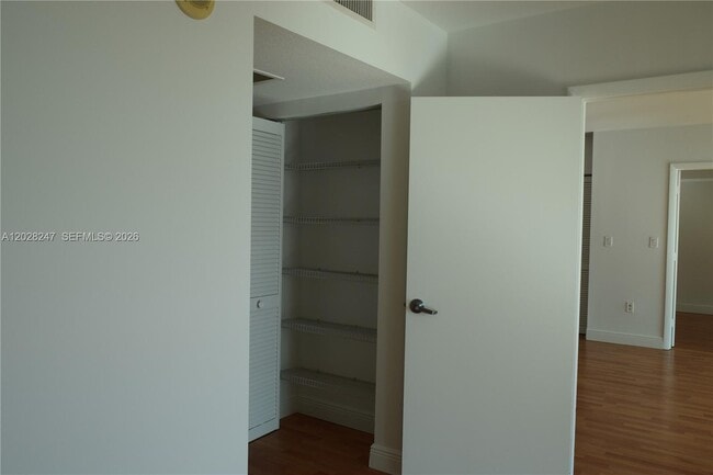 Building Photo - 1800 N Bayshore Dr