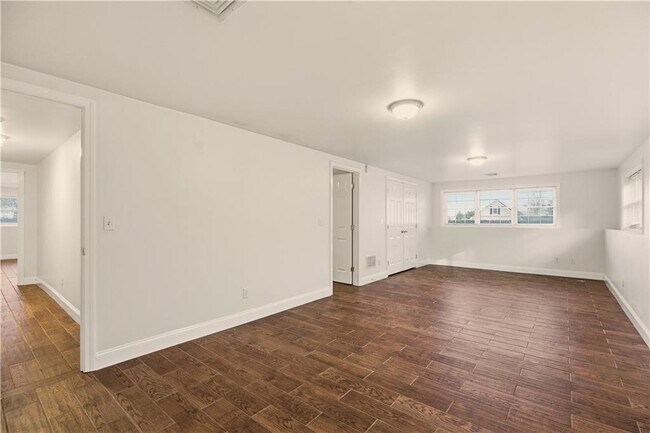 Building Photo - 37 Thayer St