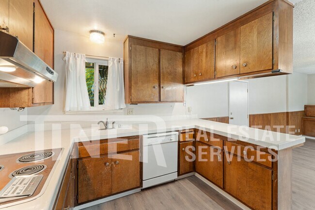 Building Photo - 2267 La Grama Dr