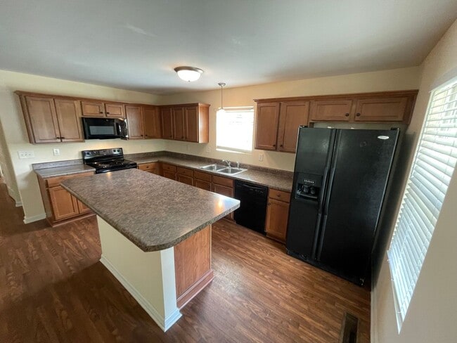Building Photo - PRE-LEASING FOR AUGUST 2026!