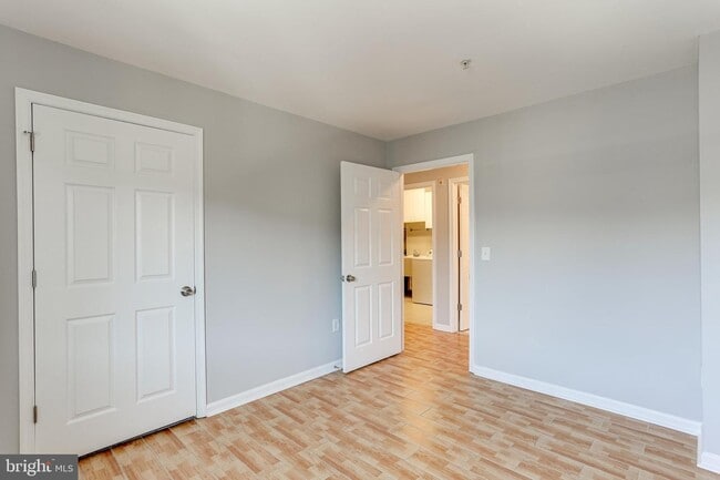 Building Photo - 31 Lambourne Rd