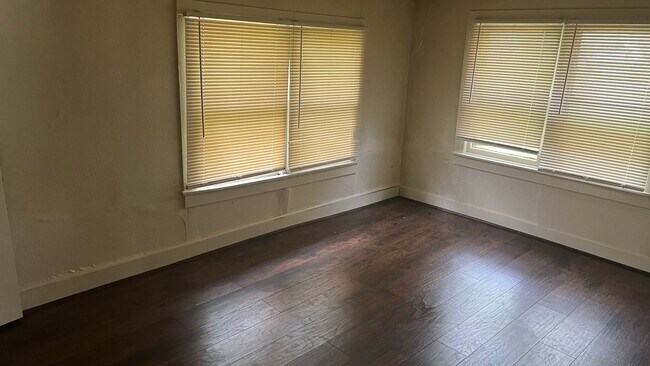 Building Photo - belcher