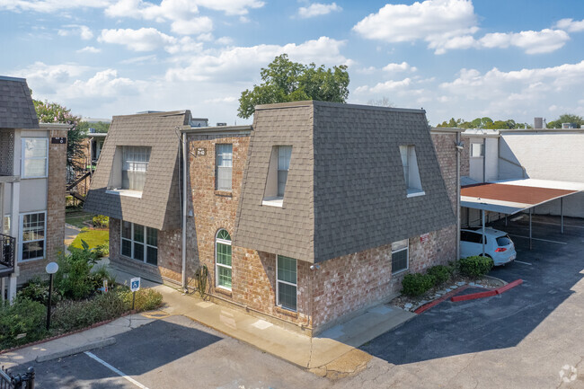 Building Photo - Braeswood Park Condominiums
