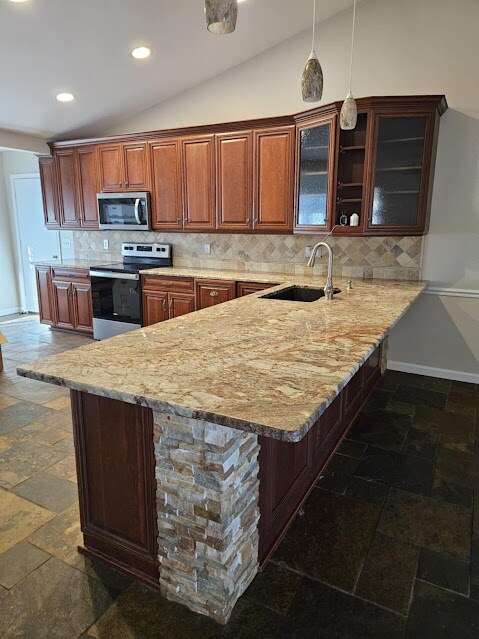 Building Photo - 310 Silver Ridge Dr