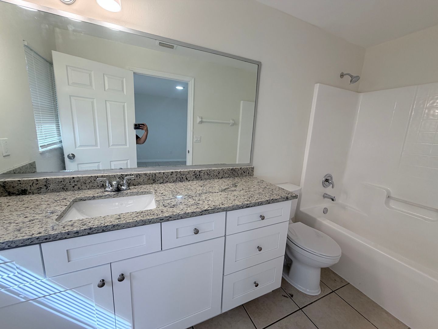 Building Photo - Recently Remodeled