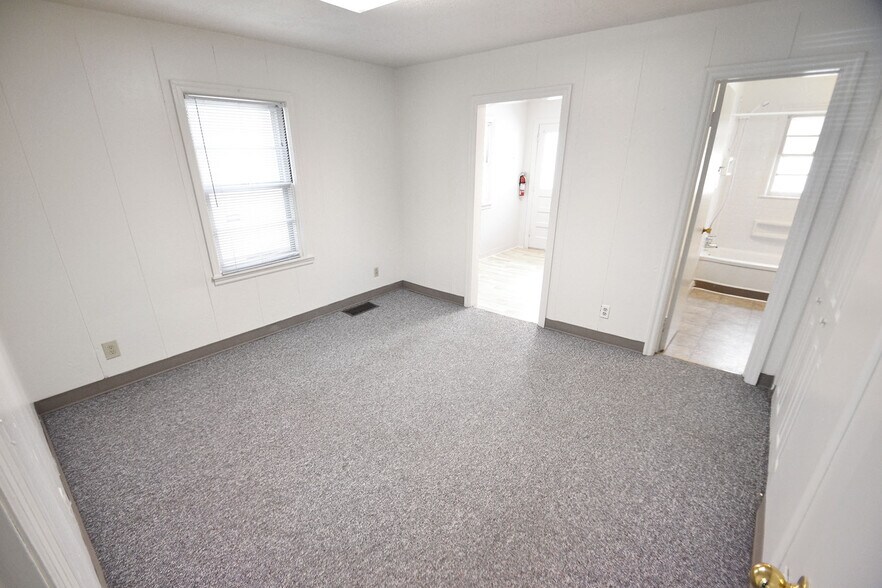 Living Room - 409 E 7th St