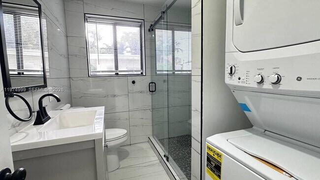 Building Photo - 320 SW 29th Rd