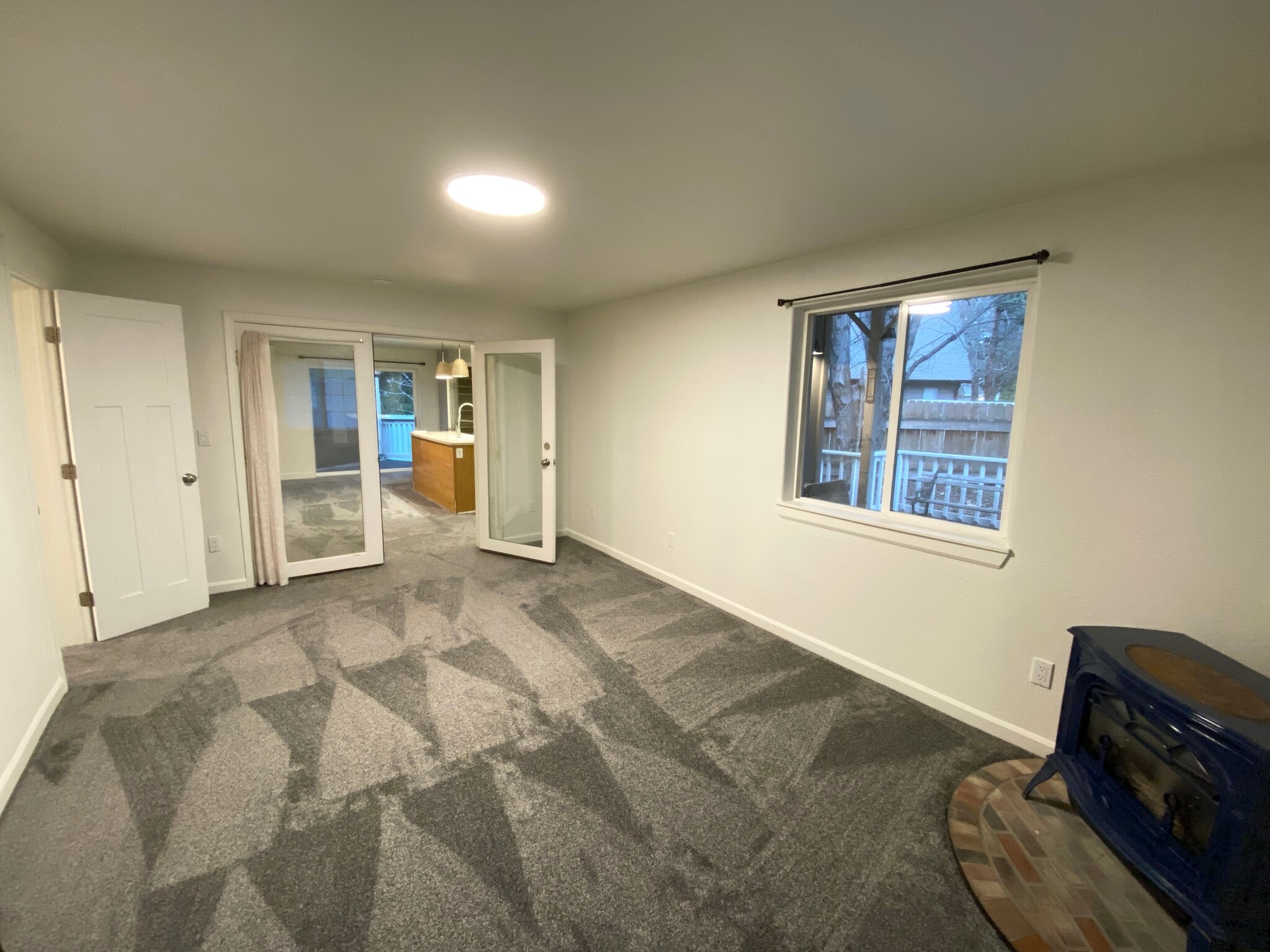 Building Photo - 2464-2 NE Ravenwood Dr