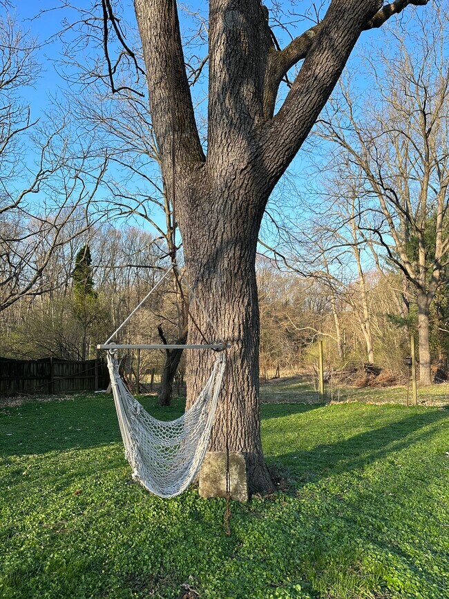 Building Photo - 2425 N Headley Rd