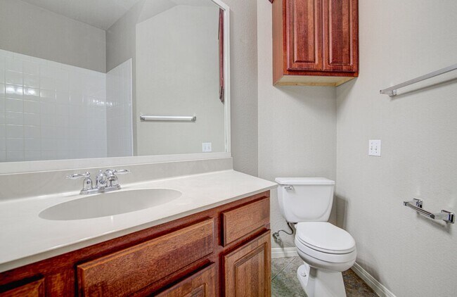 Building Photo - 1702 Singleton Ave