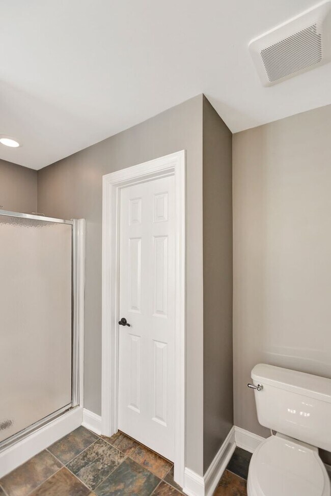 Building Photo - Beautiful Home in The Hamlets