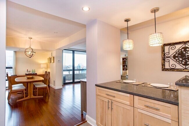 Building Photo - 32 Cherokee St