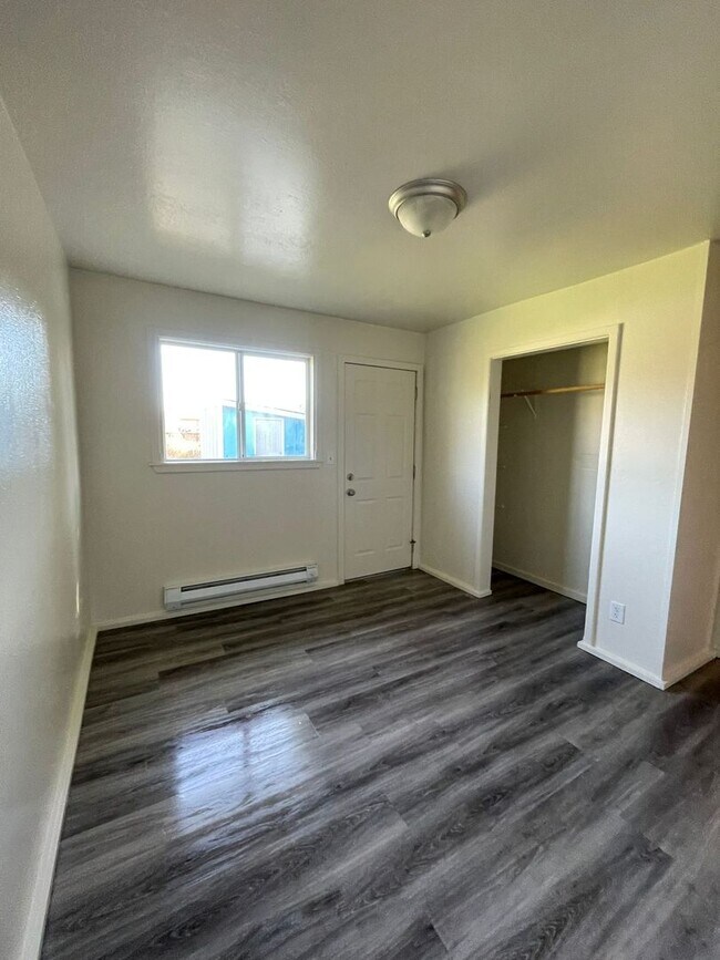 Building Photo - 2148