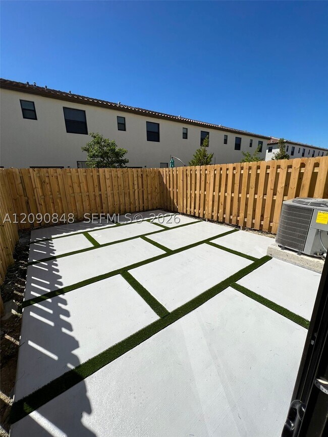 Building Photo - 3356 NW 29th Ct