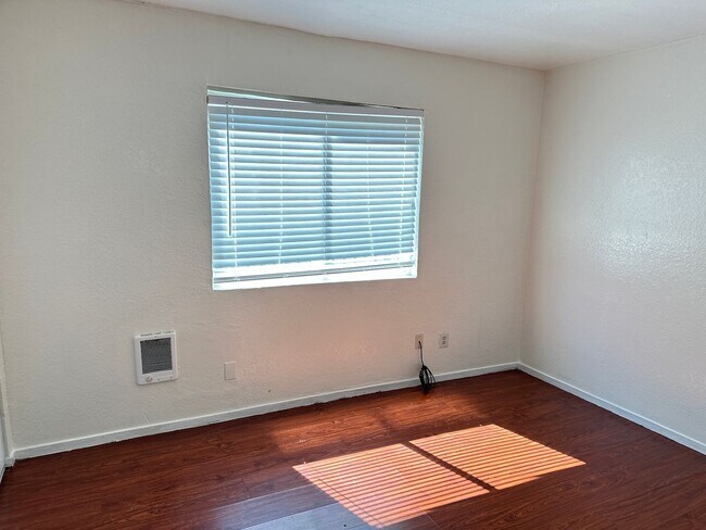 Building Photo - 1317
