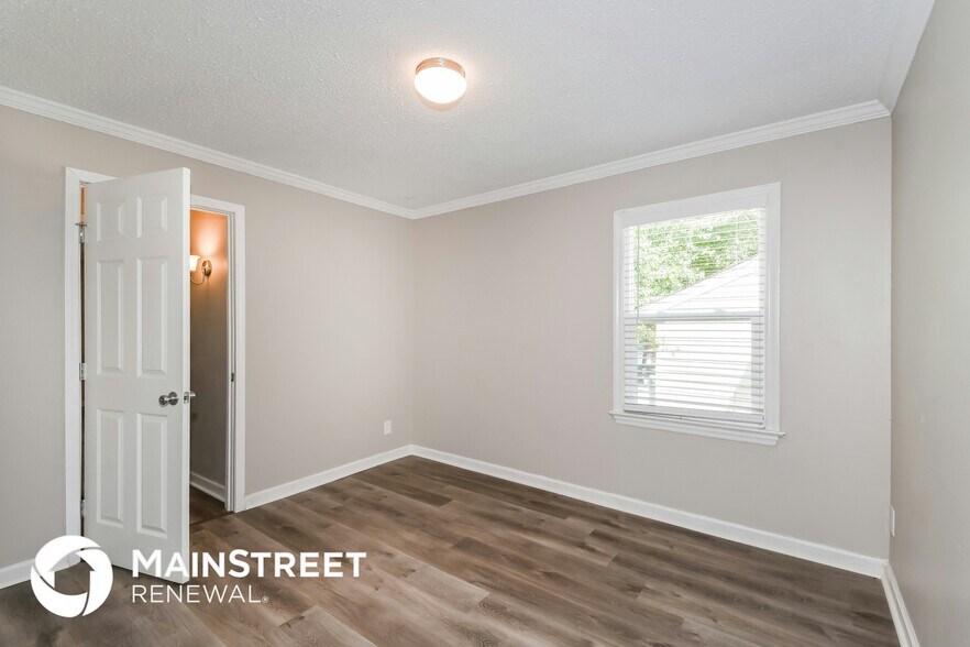 Building Photo - 205 De Smet Dr