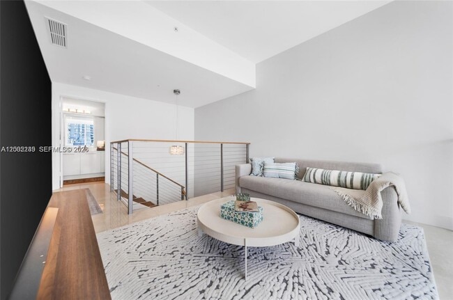 Building Photo - 92 SW 3rd St