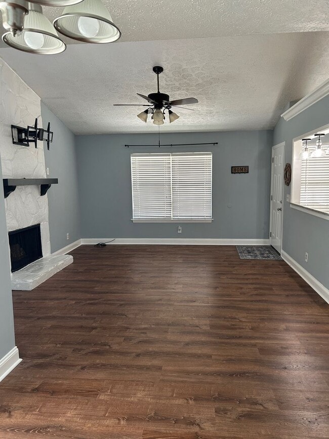 Building Photo - Forest Ridge off Middleground Road