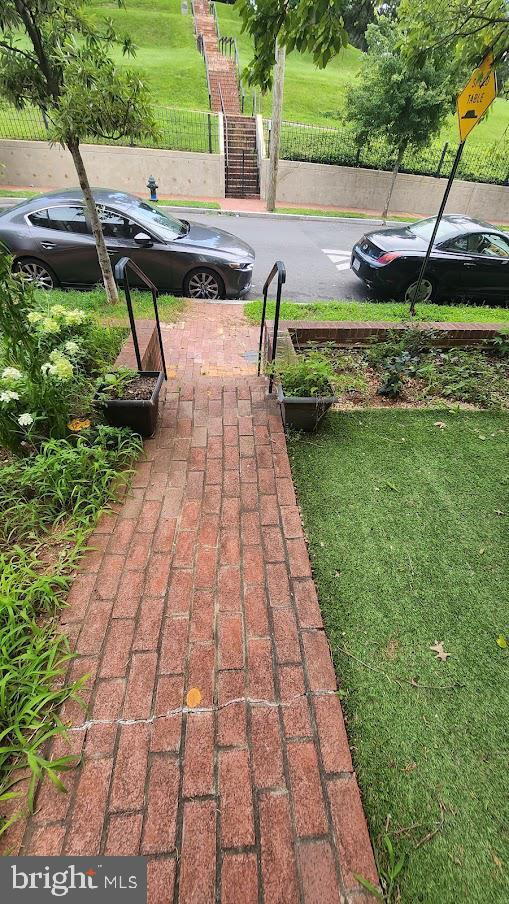 Building Photo - "Chic & Cozy 1-Bedroom Condo with Gleaming Hardwood Floors in the Heart of DC!"