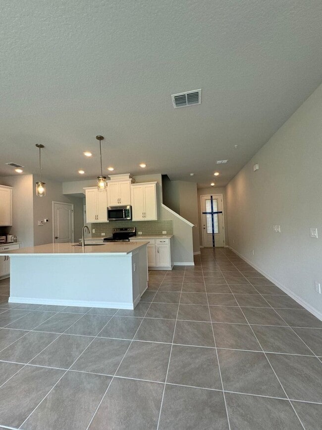 Building Photo - GREAT TOWNHOUSE  3 BEDROOM 2.5 BATHROOM  IN ASTERA