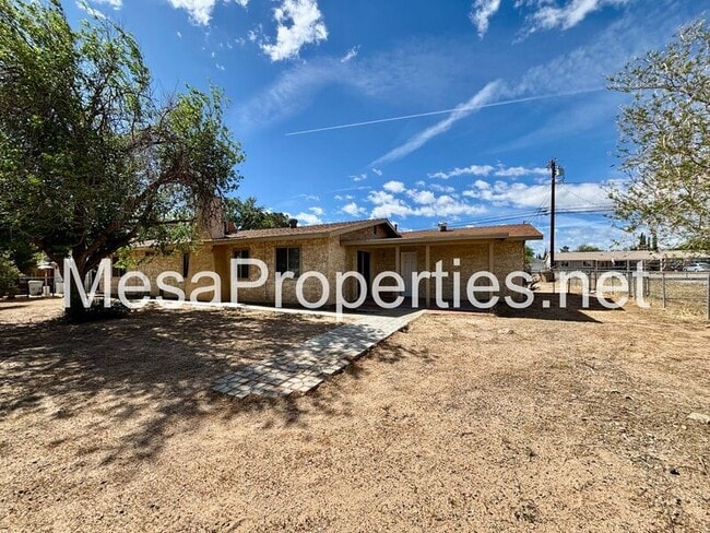 Building Photo - 19158 Live Oak St