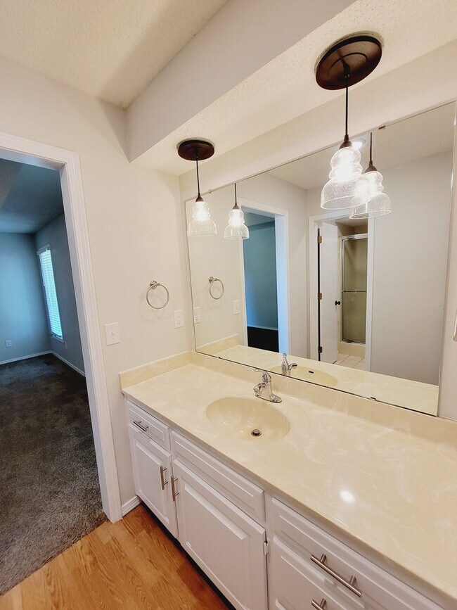 Building Photo - Primrose Market Place Area - Mission Hills Subdivision