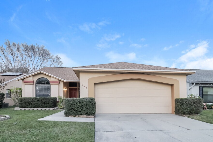 Primary Photo - 1052 Alpug Ave